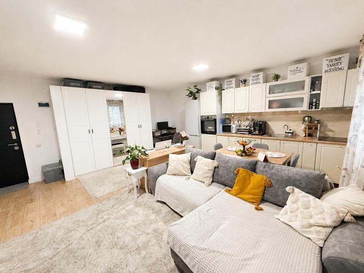 Apartament cu 2 camere semidecomandat în Florești