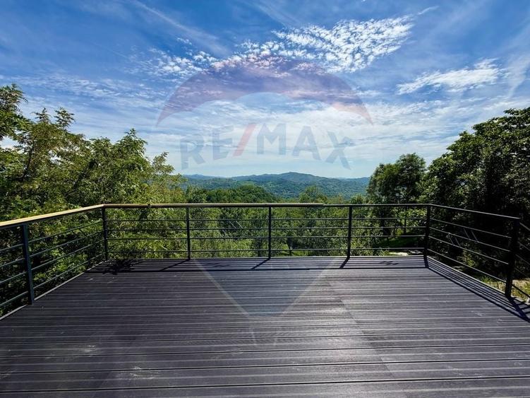Casă cu 3 camere cu Teren 1850 Mp în Periferie