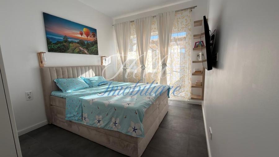 Apartament cu 3 camere semidecomandat în Florești