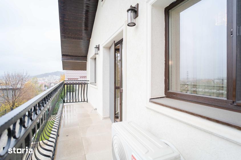 Casă cu 5 camere cu Teren 350 Mp în Podu Roș