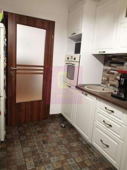 Apartament cu 3 camere semidecomandat, mobilat în Haliu