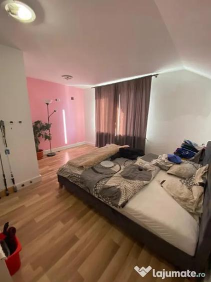 Casă cu 5 camere cu Teren 6880 Mp în Tămaia