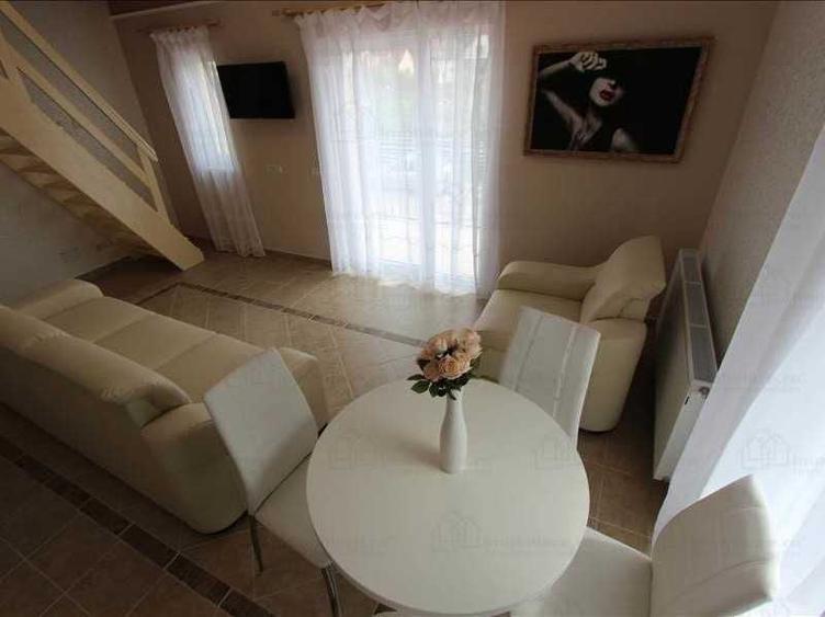 Apartament cu 3 camere decomandat în Dumbrăvița