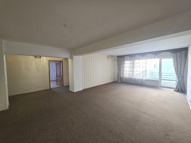 Apartament cu 4 camere decomandat, mobilat în Primăverii