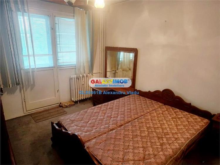Apartament cu 3 camere semidecomandat în Baba Novac