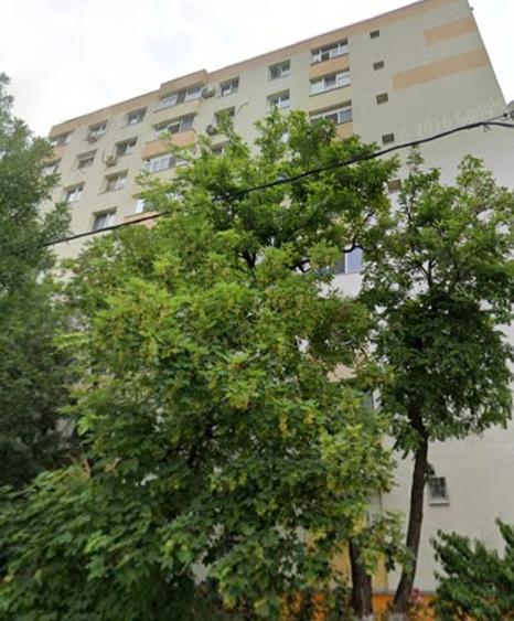 Apartament cu 3 camere decomandat în Tei