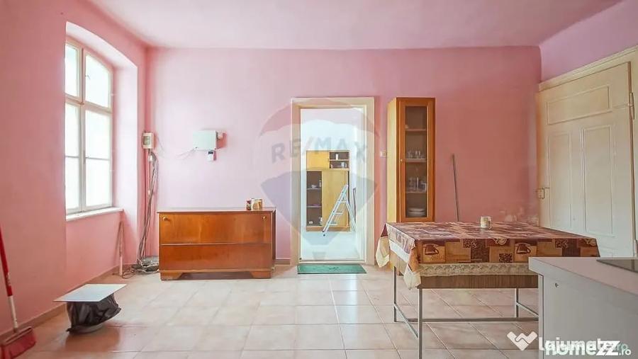 Casă cu 5 camere cu Teren 5417 Mp în Prejmer