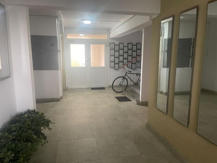 Apartament cu 3 camere decomandat în Mărăști