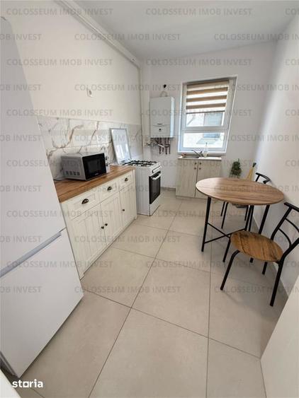 Apartament cu 3 camere decomandat în Tractorul