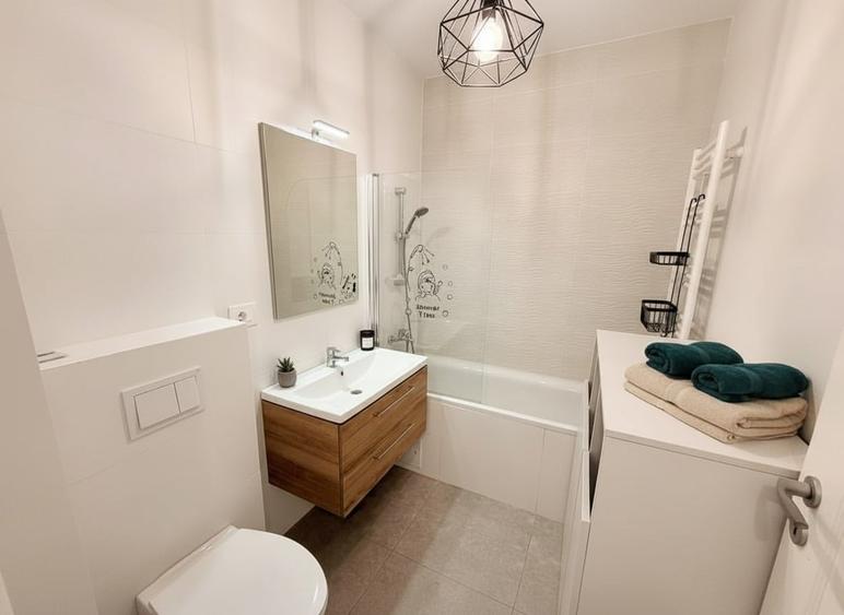 Apartament cu 3 camere decomandat, mobilat în Galata