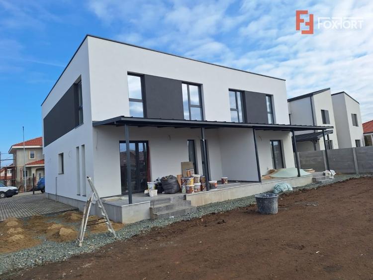Duplex cu 5 camere cu Canalizare în Dumbrăvița