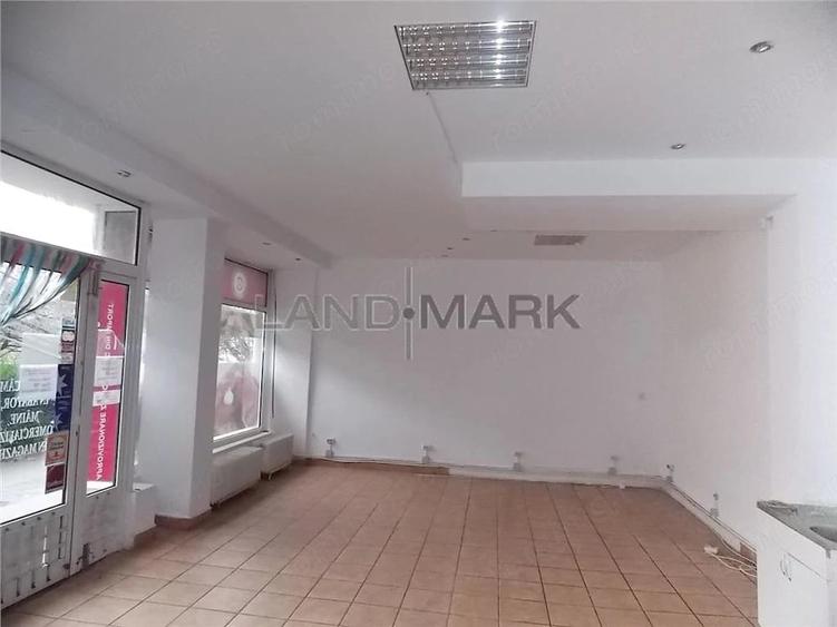 Spațiu comercial, de 100 mp, în Dâmbovița