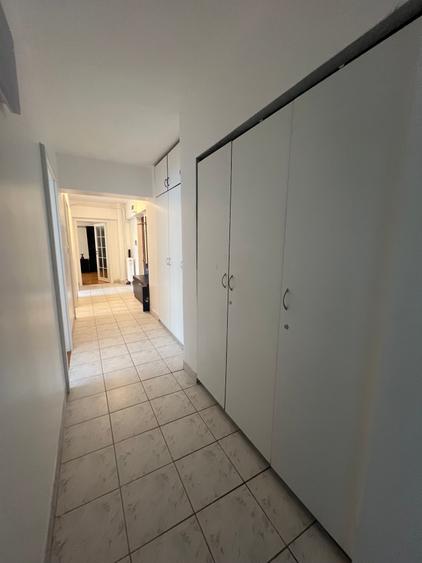 700€, stradal Unirii, spatios, etaj 1 - 10