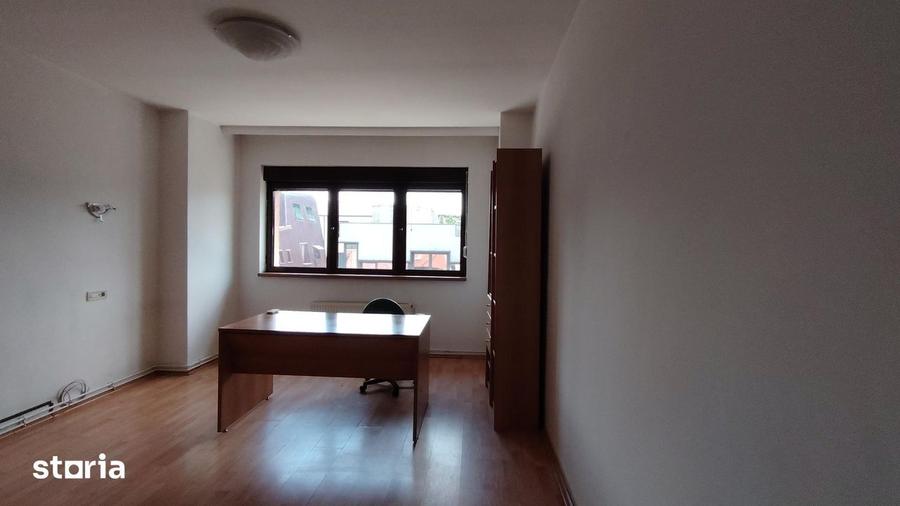 Apartament cu 4 camere decomandat în Cotroceni