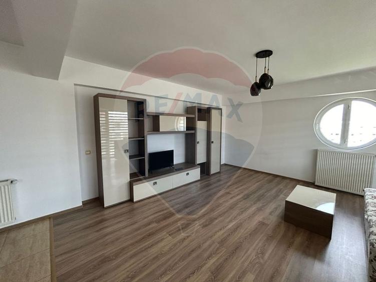 Apartament cu 3 camere decomandat în Săsar