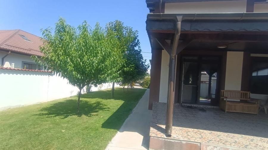 Casă individuală cu 4 camere cu Canalizare în Cârcea