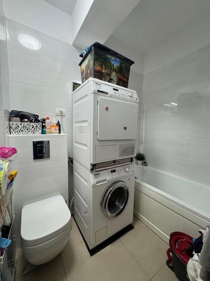 Apartament cu 3 camere semidecomandat, mobilat în Sisești