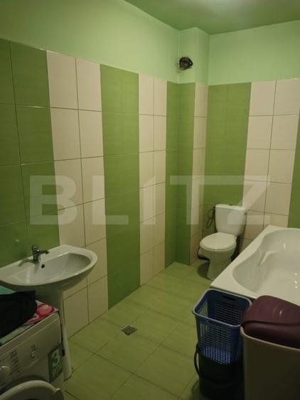Apartament cu 5 camere semidecomandat, mobilat în Florești