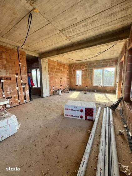 Casă cu 4 camere cu Teren 420 Mp în Recea
