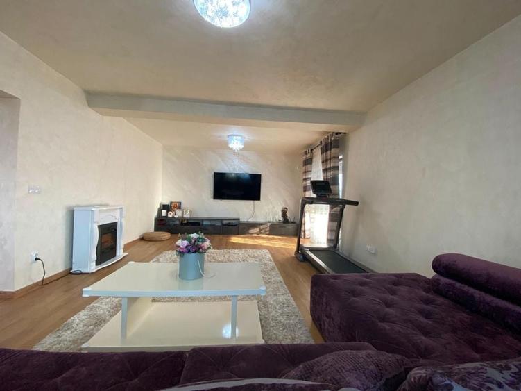 Casă cu 4 camere în Central