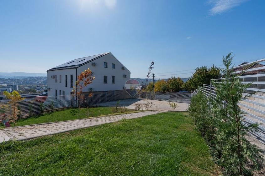 Casă cu 5 camere cu Teren 492 Mp în Dâmbul Rotund