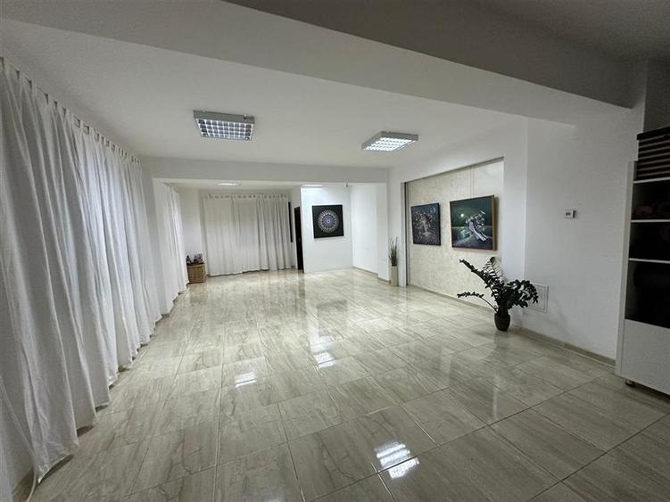 Spațiu comercial, de 45 mp, în Central