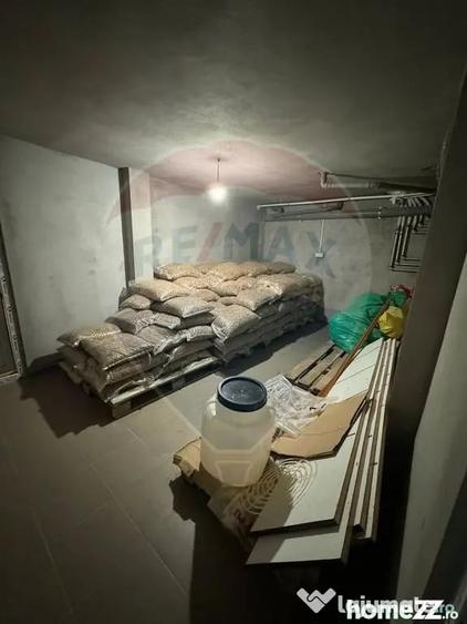 Casă cu 5 camere cu Teren 946 Mp în Golești
