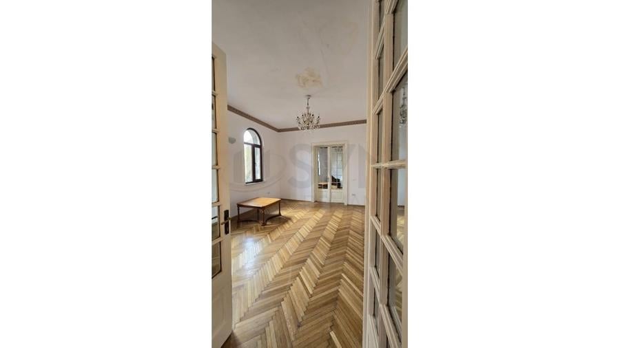 Apartament cu 3 camere circular, mobilat în Ferdinand