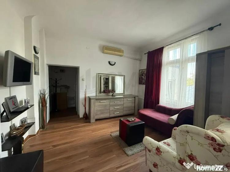 Apartament cu 4 camere semidecomandat în Cișmigiu