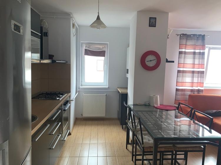 Apartament cu 2 camere semidecomandat, mobilat în Central