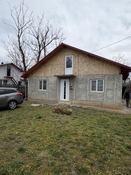 Casă cu 4 camere în Fântânele