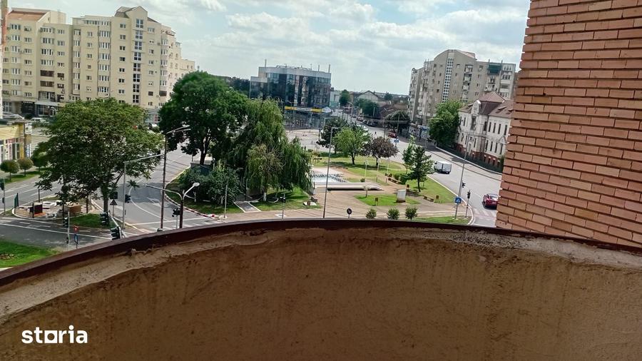 Apartament cu 3 camere decomandat în Intim