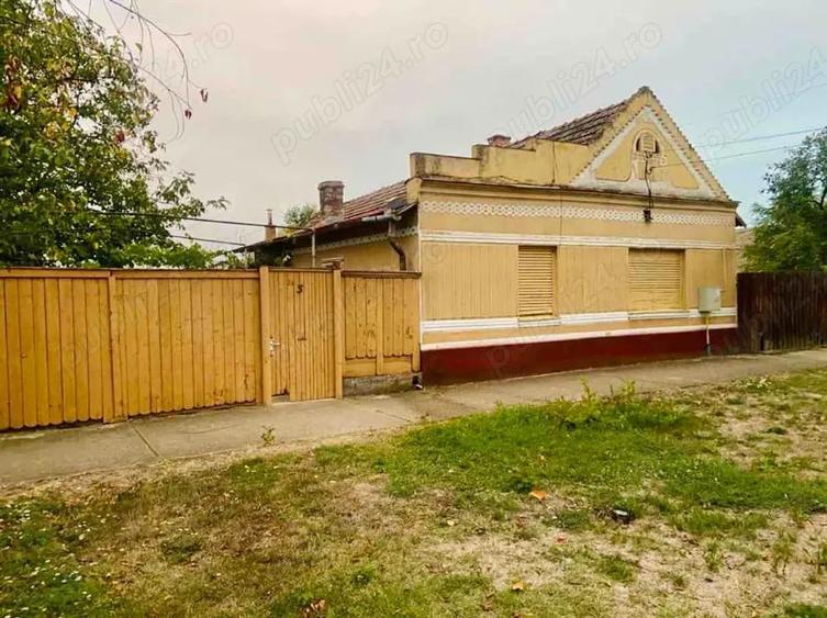 Casă cu 3 camere cu Teren 1230 Mp în Central