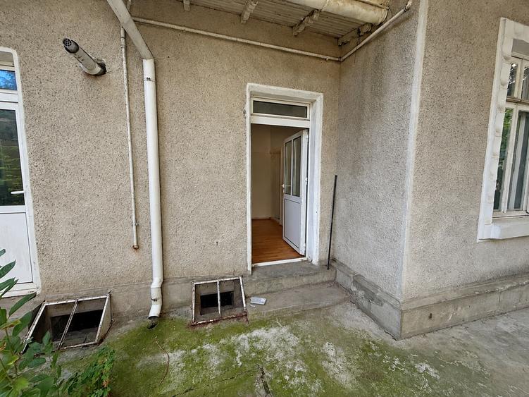 Casă individuală cu 5 camere cu Garaj în Tei