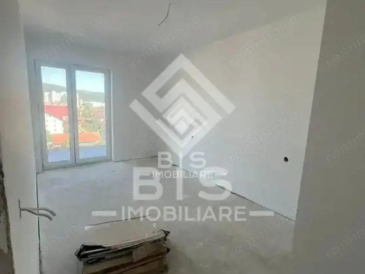Apartament cu 3 camere decomandat în Industrială