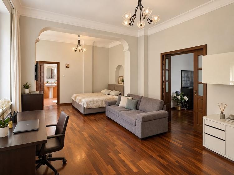 Casă cu 10 camere cu Teren 600 Mp în Cotroceni