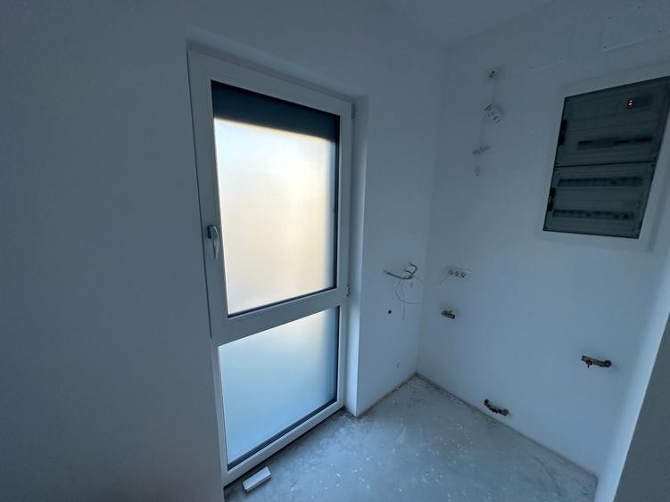 Duplex cu 5 camere cu Canalizare în Nord