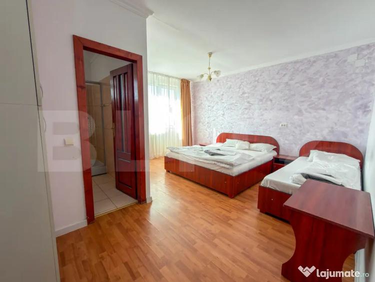 Spațiu comercial, de 1,030 mp, în Sânmartin