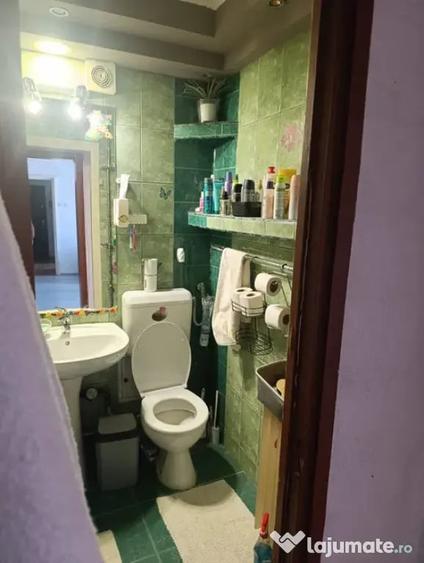 Apartament cu 3 camere semidecomandat în Titan
