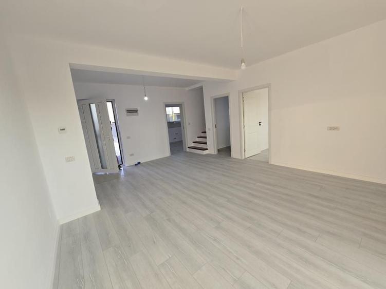 Casă cu 5 camere cu Canalizare în Valea Lupului