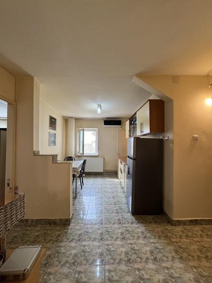 Apartament cu 3 camere decomandat, mobilat în Bucovina