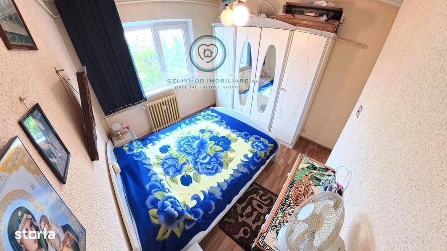 Apartament cu 3 camere decomandat în Malu Roșu