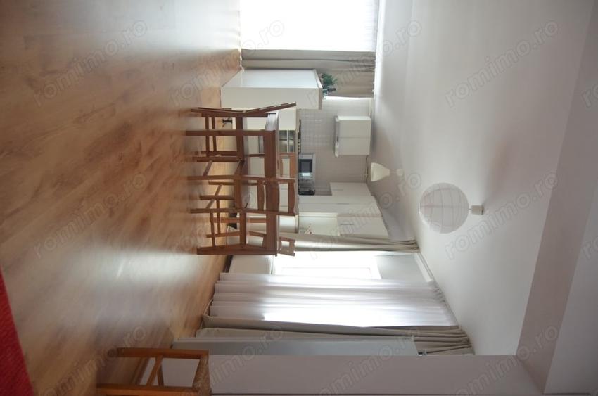 Apartament cu 3 camere decomandat în Poiana Țapului