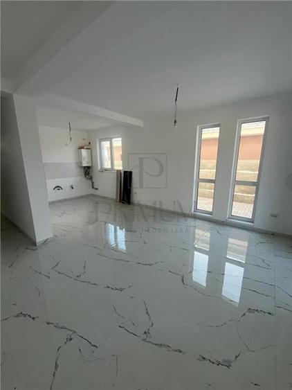 Duplex cu 5 camere cu Canalizare în Dumbrăvița