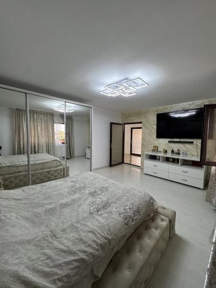 Casă individuală cu 9 camere cu Canalizare în B-dul București