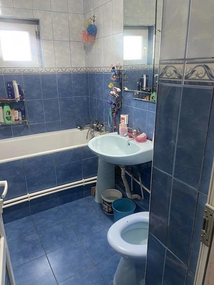 Apartament cu 4 camere decomandat în 1 Decembrie