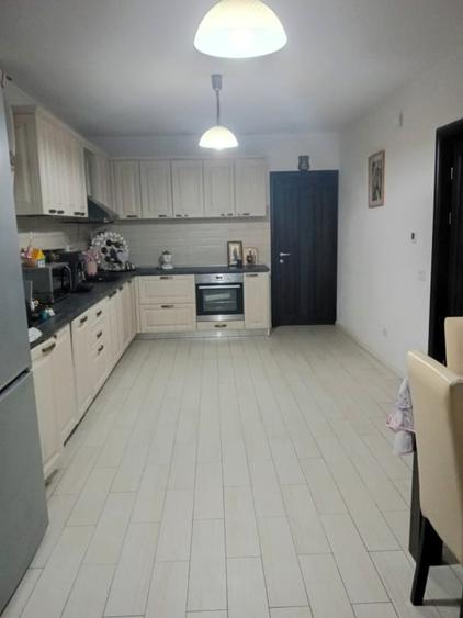 Casă individuală cu 4 camere cu Canalizare în Munteni