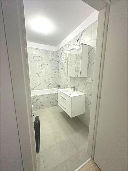 Apartament cu 2 camere semidecomandat, mobilat în Băneasa