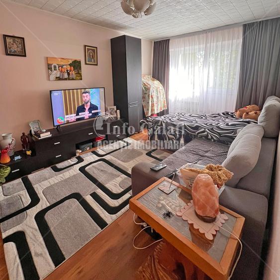 Apartament cu 3 camere decomandat în Siderurgiștilor