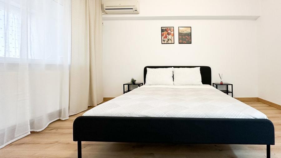 Apartament cu 4 camere decomandat, mobilat în Berceni